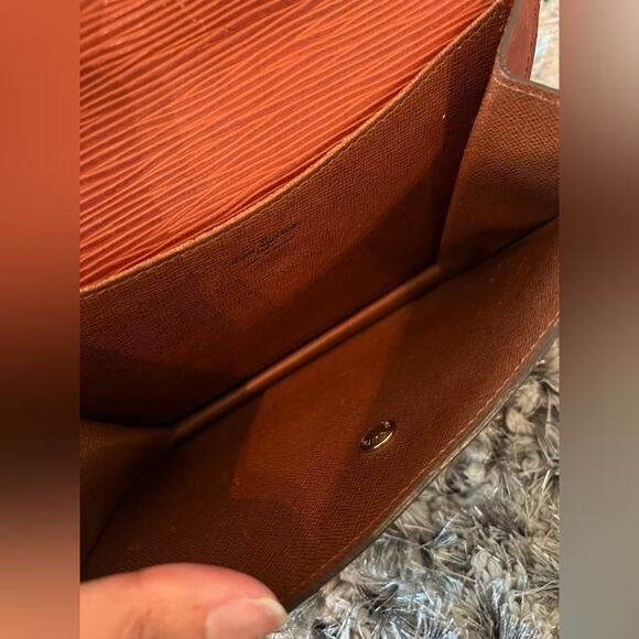 Louis Vuitton Vintage 80s Epi Leather Montaigne 20 Fawn Envelope Clutch Pouch - Picture 12 of 15